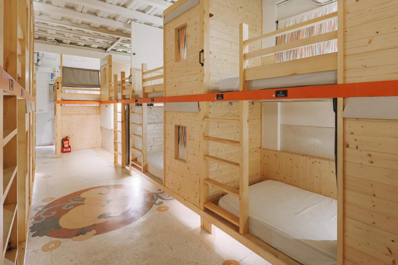 Ferienwohnung 阿信輕旅 Tainan Exterior foto