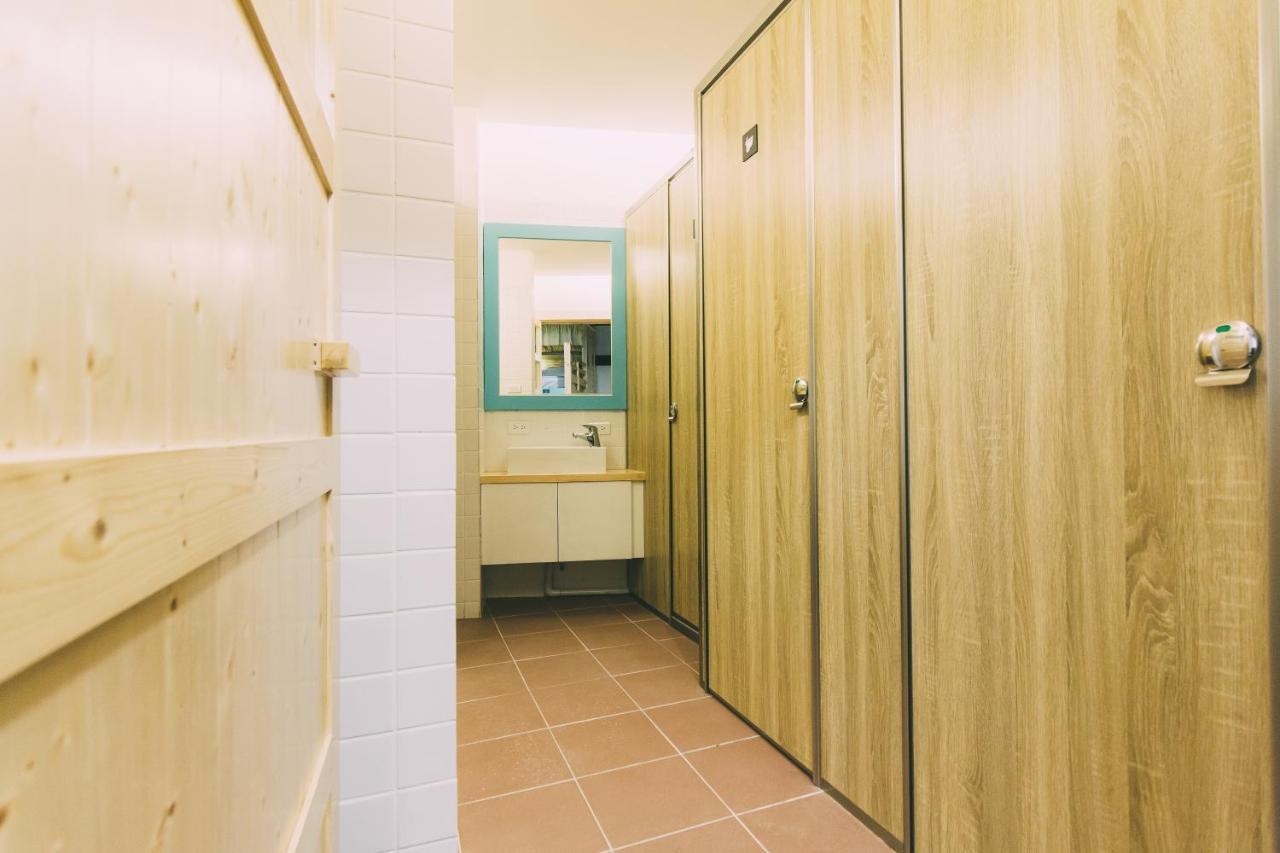Ferienwohnung 阿信輕旅 Tainan Exterior foto